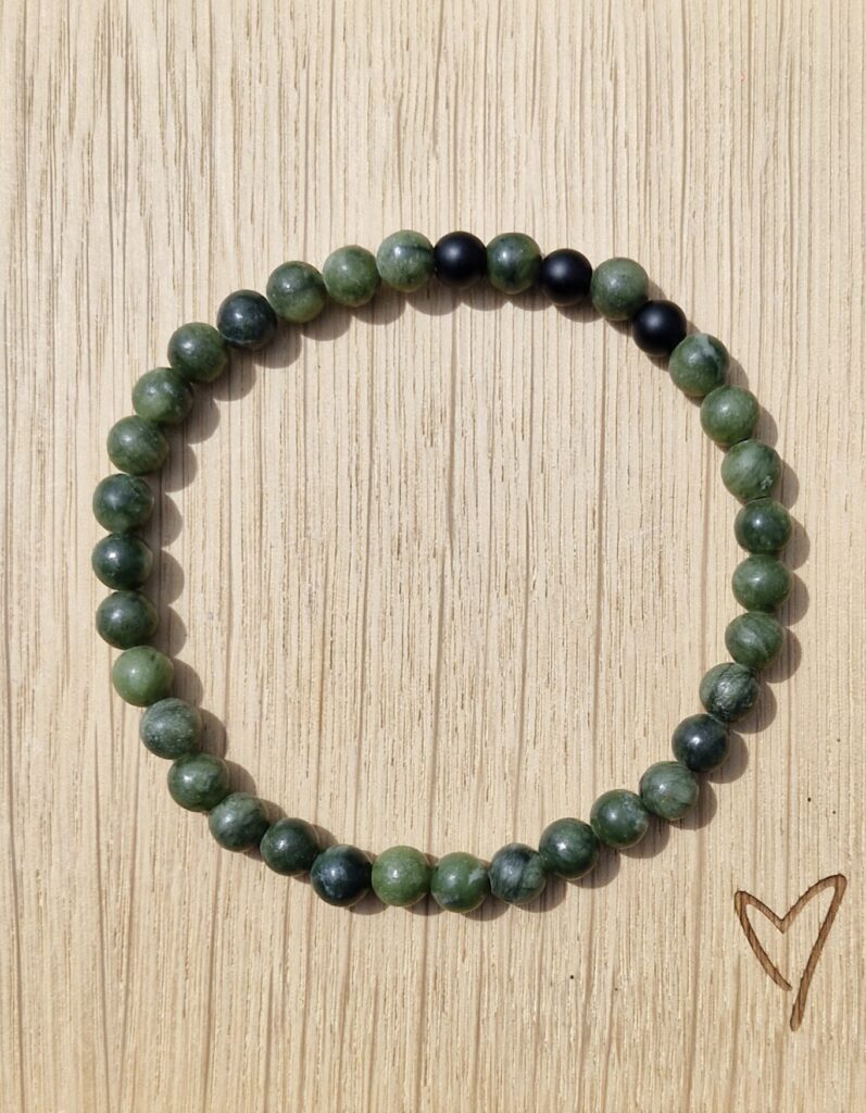 Armbånd med Taiwan Jade
