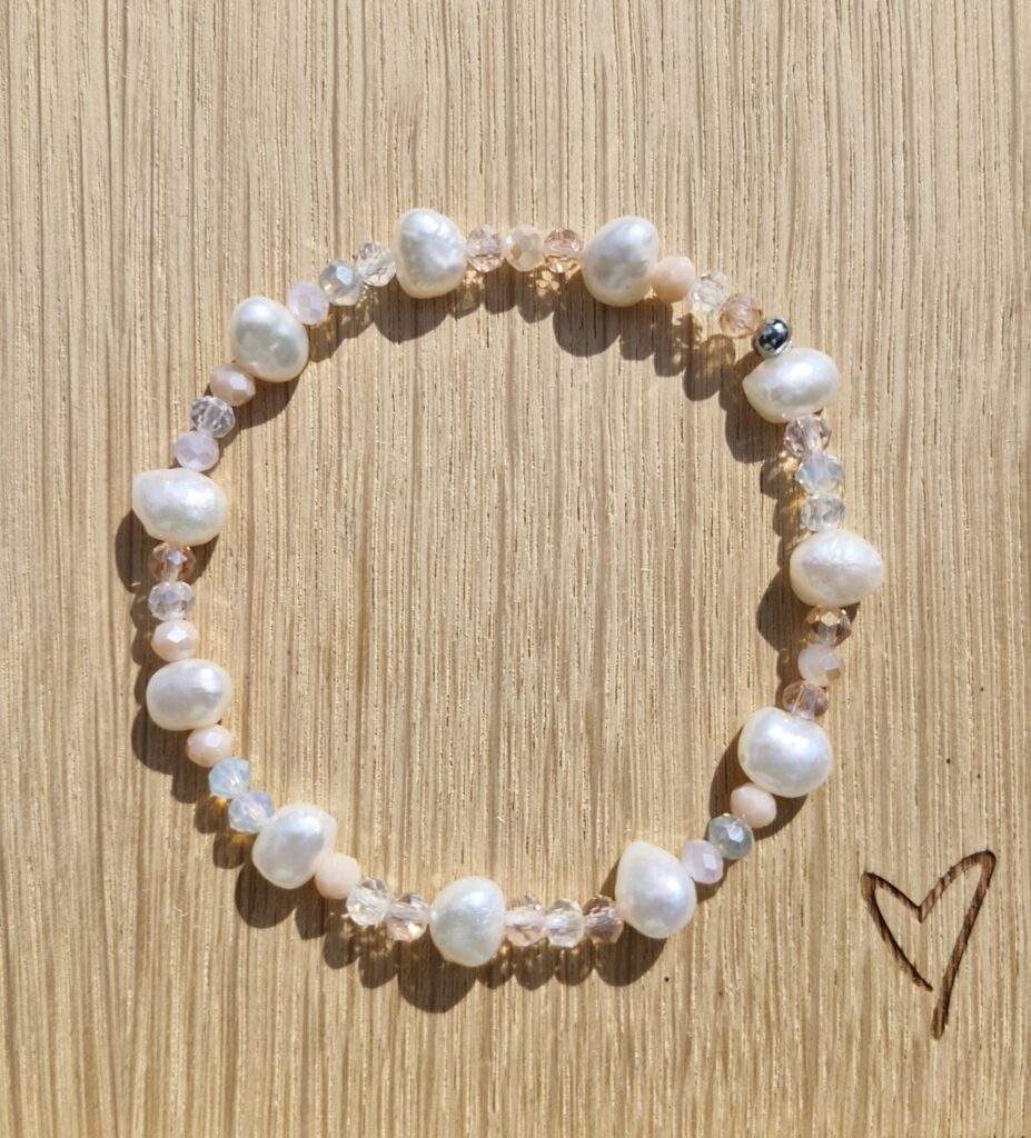 Glasperle armbånd