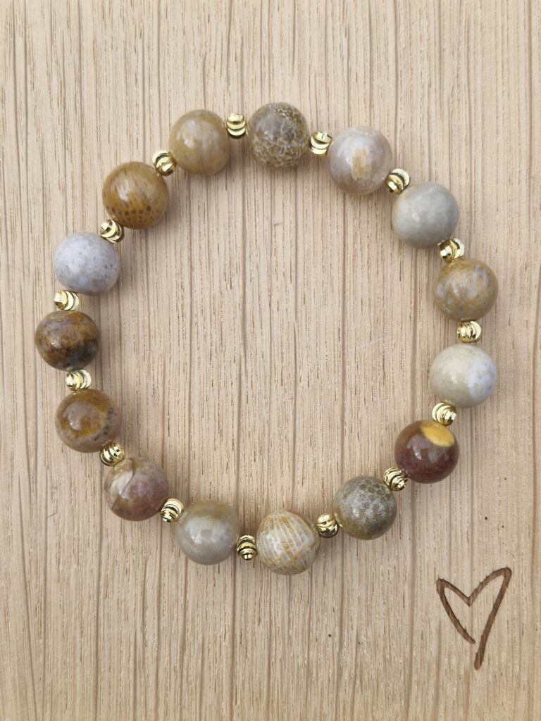 Fossil perle armbånd