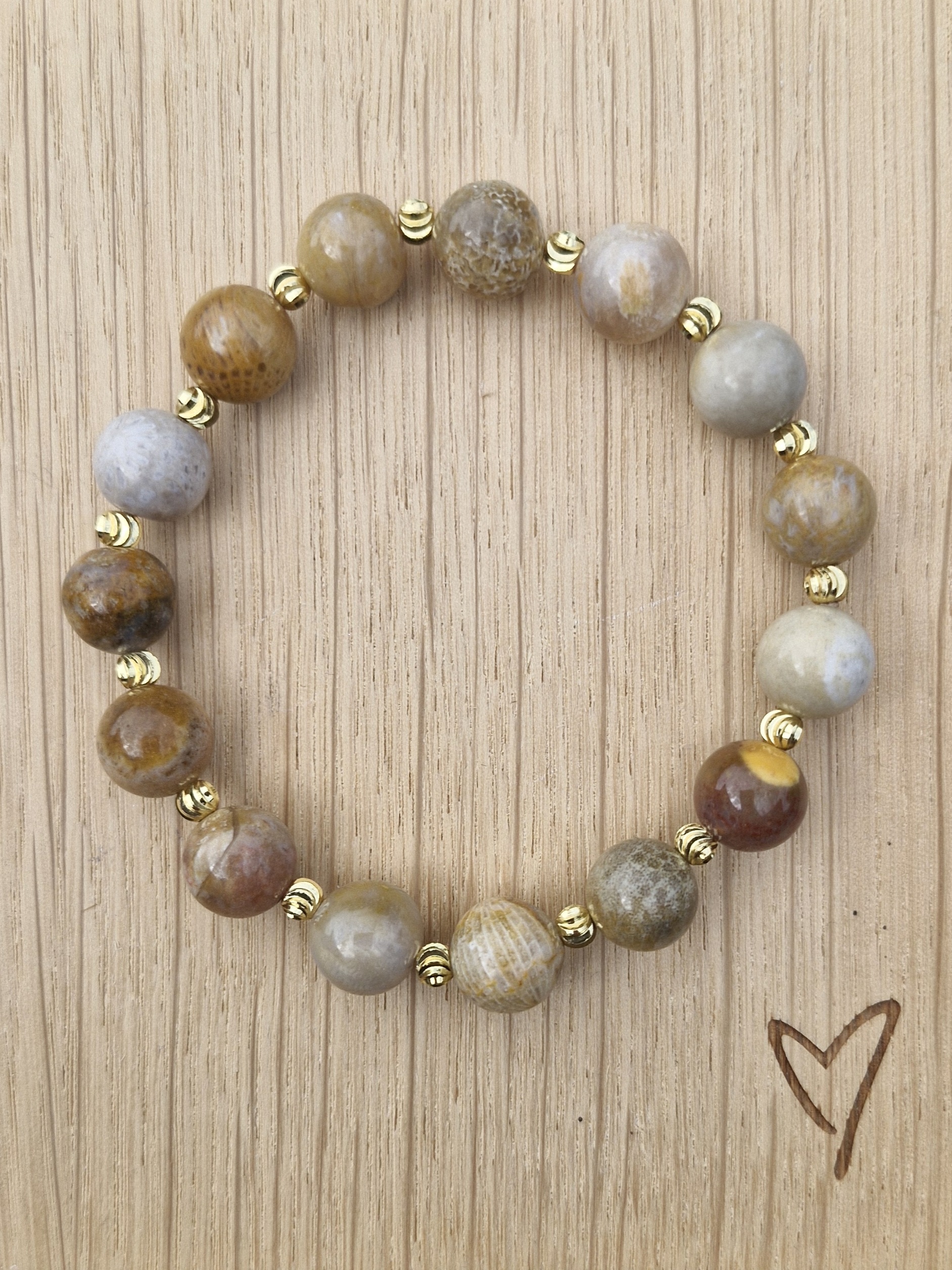 Fossil perle armbånd